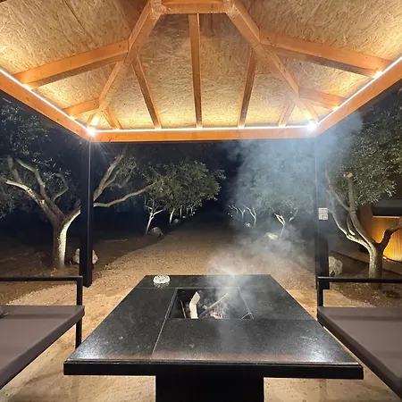 Octerra - Private Jacuzzi - & Mountain View Vakantiehuis *