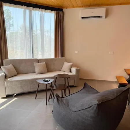Octerra - Private Jacuzzi - & Mountain View Lezhë