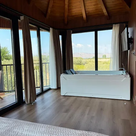 Octerra - Private Jacuzzi - & Mountain View * Lezhë