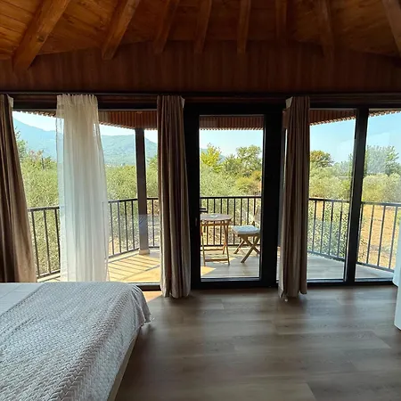 Octerra - Private Jacuzzi - & Mountain View Lezhë