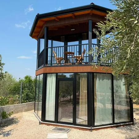 Octerra - Private Jacuzzi - & Mountain View Vakantiehuis Lezhë